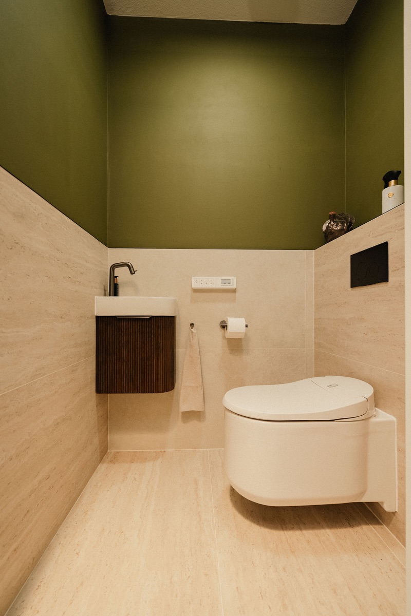 Detail apart toilet